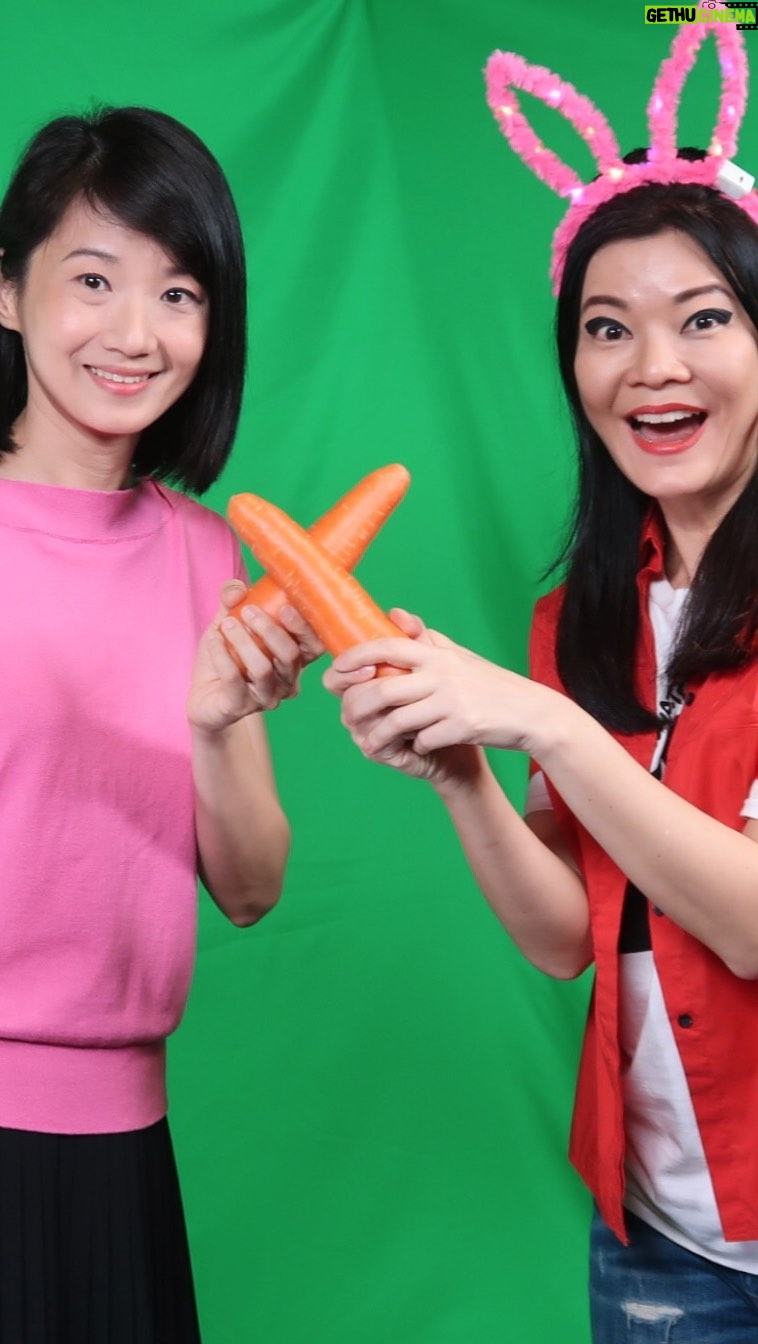 Michelle Chong Instagram - FULL VIDEO CNY music video!๐ฅ๐ Watch to the end for the blooper!๐๐๐คช Happy Rabbit Year ๅ
you! Wah MOS @sun.xueling sing Hokkien song better than Limbu leh! ๐ #ๆ้ฎๅคฉ #้ชไธๅฐ #PremiumLian #MichelleChongProductions