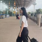 Michelle Chong Instagram - How come other people can teleport to other countries but I teleport to the office?!! 😩 Why is 2022 taking so long to end??!! Totally in holiday mood now! 😞✈️