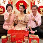 Michelle Chong Instagram - My favourite part of Lunar New Year is snacking on CNY goodies with @papachongcooks and Mama Chong while laughing and chitchatting about nothing particularly important and just whiling the day away relaxed and feeling blessed.🥰 And we always look forward to @taisun.sg’s festive offerings every CNY with their limited edition packaging and @natureswonderscosg healthy baked nuts! Papa Chong & Mama Chong also enjoy their aromatic Ah Ma traditional Nyonya Love Letters because of their old-school taste. I love their crispy Noya prawn rolls with just the right filling to pastry proportion.😋 Tai Sun will be giving away 2 sets of their festive selection this Chinese New Year! Stand a chance to win these delicious treats! Simply Like this post, follow @natureswonderscosg and me and tell us what your favourite CNY snack is in the comments! The giveaway will begin today and end on 31 January 2024. The winners will be selected and announced by Nature’s Wonders on 5 February 2024. All the best and may your Year of the Dragon be long 🐉 zong (everything) huat huat! 😄🎉🥜💰🎊 #NaturesWondersSG #SnackSmartLiveHappy  #TaiSunCNY2024