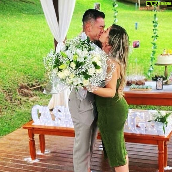 Michelle Giudice - 2.2K Likes - Eu disse SIM pro amor da minha vida!! 💍
Esse vídeo lindo feito pelo @rodrigocasamassa captou um dos momentos mais especiais da minha vida!!! Ser pedida em casamento é uma coisa muito bonita, mas quando o pedido vem da pessoa que você quer passar o resto da vida, é muito mais que isso. É uma sorte que só acontece uma vez, uma dádiva que poucos tem a chance de viver.
@jmatuuraj eu disse sim e vou dizer o resto da vida. Sim pro casamento, pro nosso amor, pra nossa vida juntos!!! Eu te amo mais que ontem e menos que amanhã ✨
A gente combina tanto que esse momento só seria especial assim estando com as pessoas que mais amamos no mundo!!! Obrigada a todos por terem se desdobrado pra fazer esse momento acontecer, nós amamos vocês, vocês são tudo pra nós ♥️♥️♥️
#noivado #casal #noivos #familia #casamento