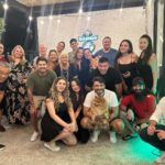 Michelle Giudice Instagram - Dessa vez o aniversário foi com tensão 🥺 Existem dias de luta, dias de glória e dias de aprendizado. A lição do dia foi entender que a VIDA é feita de PESSOAS. E pessoas específicas. Sim, você tem que descobrir quem são as suas. Essas aí da foto, são as minhas. Eu entendi que são elas que vão estar do meu lado quando a coisa ficar ruim!!! Elas fazem eu me sentir a pessoa mais especial e amada do mundo. E eu vou batalhar muito pra que um dia eu possa dar uma noite de luxo pra elas, como não foi possível hoje. CONTEXTO PRA MORAL DA HISTÓRIA: Hoje era meu aniversário. Eu fiz reserva em um lugar pra comemorar com 20 pessoas. Nunca tinha ido mas me garantiram que dava pra comemorar com 20 pessoas. Chegamos lá e o lugar só tinha estrutura pra delivery, depois de 1 hora e meia não tinha chego comida nenhuma na mesa. Foi aí que eu decidi ir pro @cabana.burger da rua dos pinheiros, e minha família me acompanhou gentilmente!!! O cabana conseguiu salvar a noite com uma equipe que não estava esperando uma reserva de 20 pessoas e mesmo assim conseguiu nos atender!! (isso não é publi) Eu fiquei muito envergonhada de fazer minha família passar por isso, mas eu entendi que o importante era tê-los ali comigo, dispostos a comemorar meu aniversário onde quer que fosse!! Eu nem sei se eu mereço, mas agradeço a Deus todos os dias pelas pessoas que tenho ao meu redor. Se você leu até aqui, AME E DÊ VALOR PRAS PESSOAS QUE ESTÃO DO SEU LADO DE VERDADE!!!
