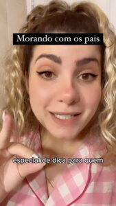 Michelle Giudice Instagram - Pelas mães do Brasil 👊🏼 kkkkkk @giudicepauladel esse vídeo é uma homenagem pra você que lavou louça por tantos anos até eu me ligar que também tenho mão 😂 #mae #donadecasa #filhos #dica