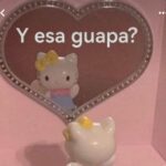 Michelle González Instagram - Diario de una artista emergente/independiente 101: Sabes? Hay días donde es abrumador ser tu manager, agente, dir. creativo, directxr, productor etc.. Estar al mando de cada área de tu proyecto, cada detalle y cada desicion, pero definitivamente no hay mejor feeling que ver plasmadas todas esas ideas que algún día tuviste en tu cabeza (y luego en un pizarron/vision board jeje) en realidad! Agrégale que llevo luchando varios días porque uno de mis reels se sube con audio desfasado. Quise enseñarles un video haciendo mi versión del #gatachallenge que anda transitando por otra red tt y lo tuve que bajar por que desfasado. Pero a mal tiempo buena cara. Regrese más fuerte y les termine sirviendo un mejor post. NADIE podrá con esta gata 🐈‍⬛ Se que cuando llegue el día de tener las posibilidades de delegar más cosas, podré ser más clara al comunicar lo que quiero porque sé que ya lo he hecho antes, con mis recursos. Encuentra un equipo que crea en tu proyecto y que esté dispuesto a crecer contigo! A veces pensamos que necesitamos a los más caros y los más conocidos y eso nos frena porque “hasta que no tengamos las posibilidades no podemos hacer las cosas” Haz lo que puedas con lo que tengas! Mientras tengas un concepto claro y tu visión bien aterrizada, puedes crear cosas chin go nas! Con gente chin go na! Les puedo decir que veo como gente que me sigue (y que no me sigue tmb) y tienen más números o posibilidades que yo, toman mi feed de Inspo y luego hacen cosas similares con más presupuesto. Esto me conflictuaba mucho antes, hoy me empodera mas saber que inspiro a otrxs con lo que hago y que nadie nunca será yo! He ahi la magia de la creatividad y hacerlo TUYO! Hay muchas cosas que no les he compartido sobre este viaje en la música y cumplir sueños pendientes… Todos los obstáculos que se han presentado y como he salido de esas situaciones y he aprendido. Todo lo difícil. El trabajo que lleva. Y es hora de enseñárselos! Sin pena, como siempre lo digo: con todo y miedo. PD. En una semana música nueva 🐈‍⬛🫶🏽 Adivinan de qué se trata la siguiente canción? #Maabelle 📹 @gibranortega