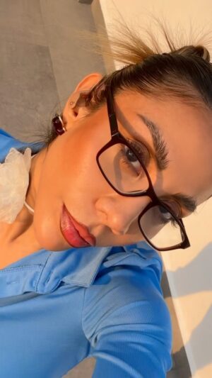 Michelle González Instagram - In her 👓 era 

⋆｡‧°ʚ🍒ɞ°‧｡⋆

#maabelle #algopasajero #afroreggaeton #reels #girlies #reggaeton #latinmusic #afrobeats #afrolatino #makeup