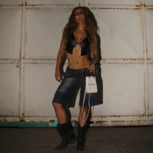 Michelle González Instagram - Dump de figurona, el postureo, esos mensajes que te cambian el mes, megamix de algo pasajero y un pequeño recordatorio de que tus logros son enormes y merecen ser vistos, valorados y celebrados por nadie más que por ti ⋆｡‧°ʚ🍒ɞ°‧｡⋆