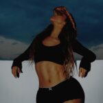 Michelle González Instagram - Yo no creo en el amor el año entero 🎧🪶<^•