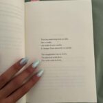 Michelle González Instagram – ‘Talent is the ability to let ideas manifest themselves through you’-

Ha pasado 1 año desde que nació GEM, desde que llegue a Miami a grabar mis 3 primeras canciones, con el corazon en la mano (y roto además) permitiéndome ser lo más vulnerable posible, y sin pena o miedo a hacer algo nuevo para mi. 

Desde que estaba en el estudio grabando la canción vi en mi mente el video, y empecé a hacer mi visualizer con referentes de fotos y otros videos como referencia. Me decían que dejara de fantasear, que primero la canción y luego todo lo demás, pero yo vi todo esto en mi mente desde que la canté por primera vez, lo sentí. Cuando venía en el avión de regreso a CDMX ya tenía el videoclip completo en iMovie. “Ride the wave as long as it can be ridden. If u are fortunate enough to experience the strike of inspiration, take full advantage of the access”. No dejes que nadie frene tu inspiración o te diga que vas muy rápido! 

La primer persona en quien pensé para hacer mi video fue @tonatiuhmartinez , no solo por la amistad que tenemos sino porque es un fuckin genio, un máster y uno de los tesoros más grandes de la industria del cine mexicano. Ganador de 2 Arieles y una carrera que se cuenta sola. Nunca olvidaré cuando le puse GEM, la primer versión que tenía, su reaccion, emoción y todas las cosas me dijo… que esas me las quedo yo… me hizo firmar una carta compromiso para nunca olvidarlo cuando me hiciera muy famosa jajaja 

Gracias Tona, por ser mi guía, mi mentor, ayudarme a plasmar todas mis ideas, emociones y esa parte de mi vida tan importante y dolorosa en algo tan bello como lo es el video de GEM. 
Gracias por creer en mi siempre y apoyarme en cada uno de mis sueños! Que gente como tú y de tu talla sean parte de Maabelle, es un guiño del universo haciéndome saber que estoy en el lugar correcto y haciéndolo increíble. 

Tu energía es tu amuleto, no existen las coincidencias, se llama sincronicidad. 
Cuando estás alineado, cumpliendo tu propósito, siéndote fiel y permitiendo que la vida pase a través de ti, esos mini milagritos, son una realidad siempre presentes.

Gracias a TODXS los que han sido parte de GEM! 
Esta sucediendo y es solo el inicio 🐈‍⬛✨