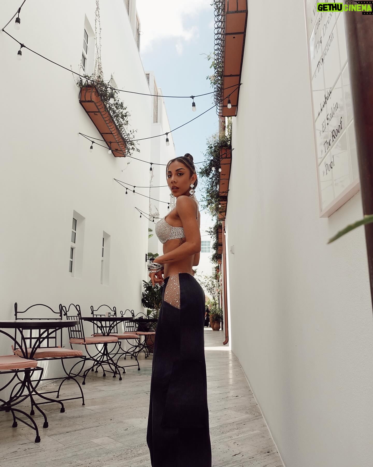 Michelle González Instagram - Día 2 de tour de medios para GATA #gem Thank you @esmehotel for hosting us in your speakeasy! It was such a vibe to have my press junket here! Everyone looooved it! Custom design by @tulioanguiano @illismedia @richmedicci
