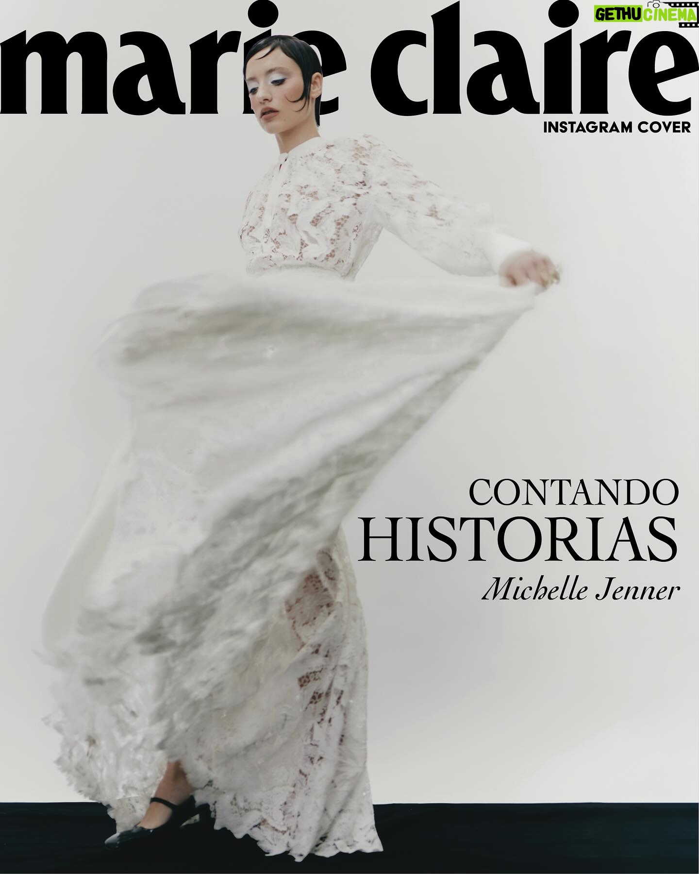 Michelle Jenner Instagram - “Siempre digo que el doblaje y la actuación son diferentes ramas de la interpretación. Se trata de contar historias de una manera distinta. En doblaje estás utilizando solamente tu voz. Siempre me ha gustado eso de estar en una sala a oscuras y trabajar las emociones desde el sonido, desde la voz”, nos cuenta @michellejoyjenner, la actriz que protagoniza nuestra última portada de Instagram. Hablamos con ella sobre su último papel en ‘Berlín’, la nueva serie de @netflixes, el doblaje y los personajes más importantes de su carrera profesional. Descubre más en el link de la bio. ✨ Por: @magdalenafraj Fotos: @alvarogracia Estilismo: @sandraescrina (cortesía de @dior)