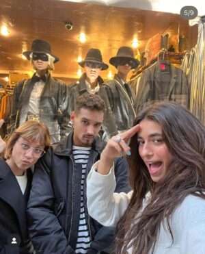 Michelle Jenner Instagram - De cuando rodábamos en París.. 🫶🏼😍