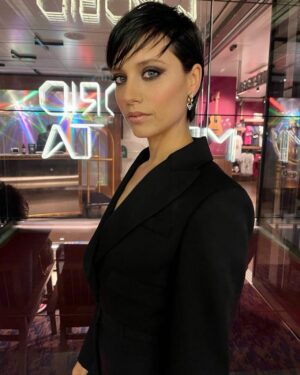 Michelle Jenner Instagram - #premiosuniondeactores @hrhmadrid
💋 @yslbeauty #YSLBeauty #makeuplook @mikvarez 
👔 @michaelkors @aquazzura @joyassardinero @_freddyalonso