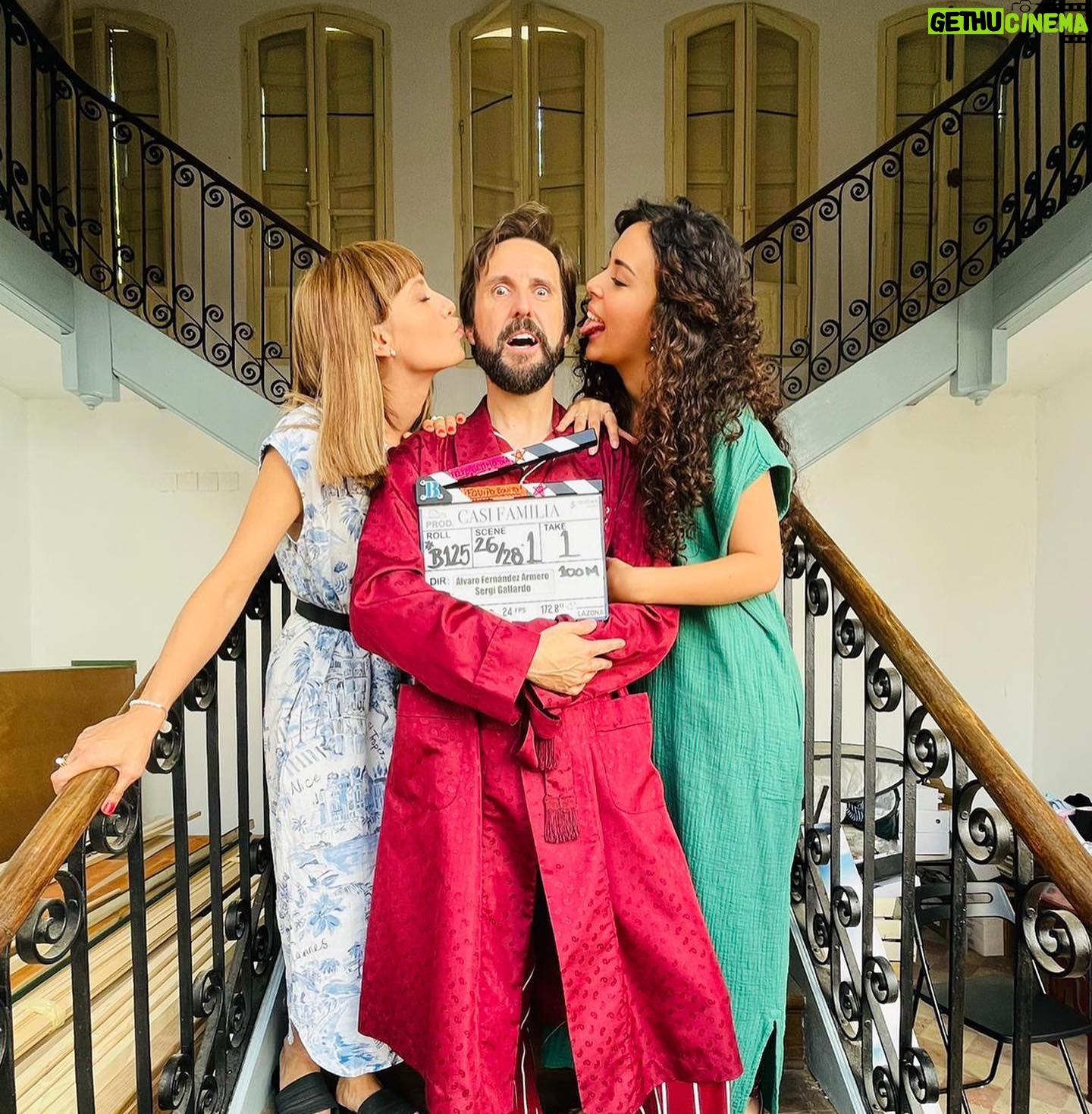 Michelle Jenner Instagram - It’s a wrap!! Una #CasiFamilia con la que he disfrutado muuuucho. Gracias, equipazo, por estas semanas 🥰🎬❤️
