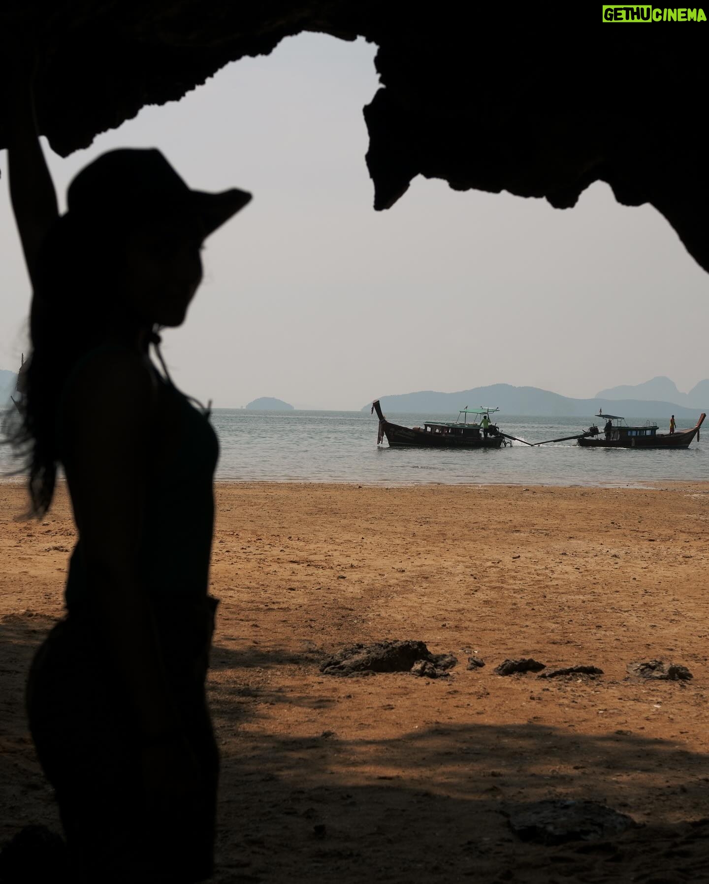 Michelle Khare Instagram - Our pirate adventure continues… this time, in the Indian Ocean!! New challenge accepted is out now! 🏴☠️ • 📸 @grahamtesheldon