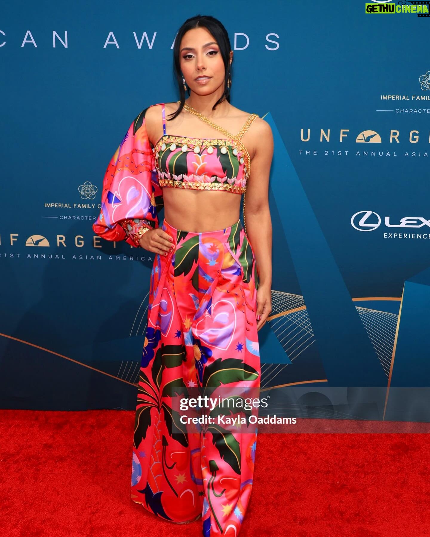Michelle Khare Instagram - @unforgettablegala 🫶🏽 / hair and makeup by @livlivlivmarie styled by my sister @madelinekhare outfit from @papadontpreachbyshubhika - I got this fit online but man it’s a dream of mine to work with them one day! 🥹
