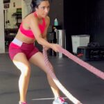 Michelle Khare Instagram - Taking y’all on a burner circuit with my trainer @kevan_watson !! All my workouts and guides are on my app which is getting a total makeover tomorrow 👀 stay tuned… @challengefitness