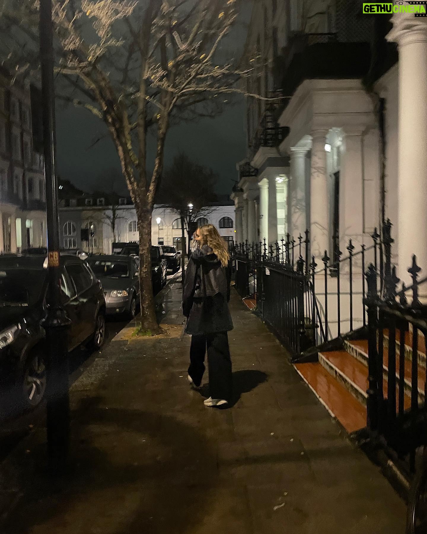 Michelle Mylett Instagram - starting 2023 in london🙃