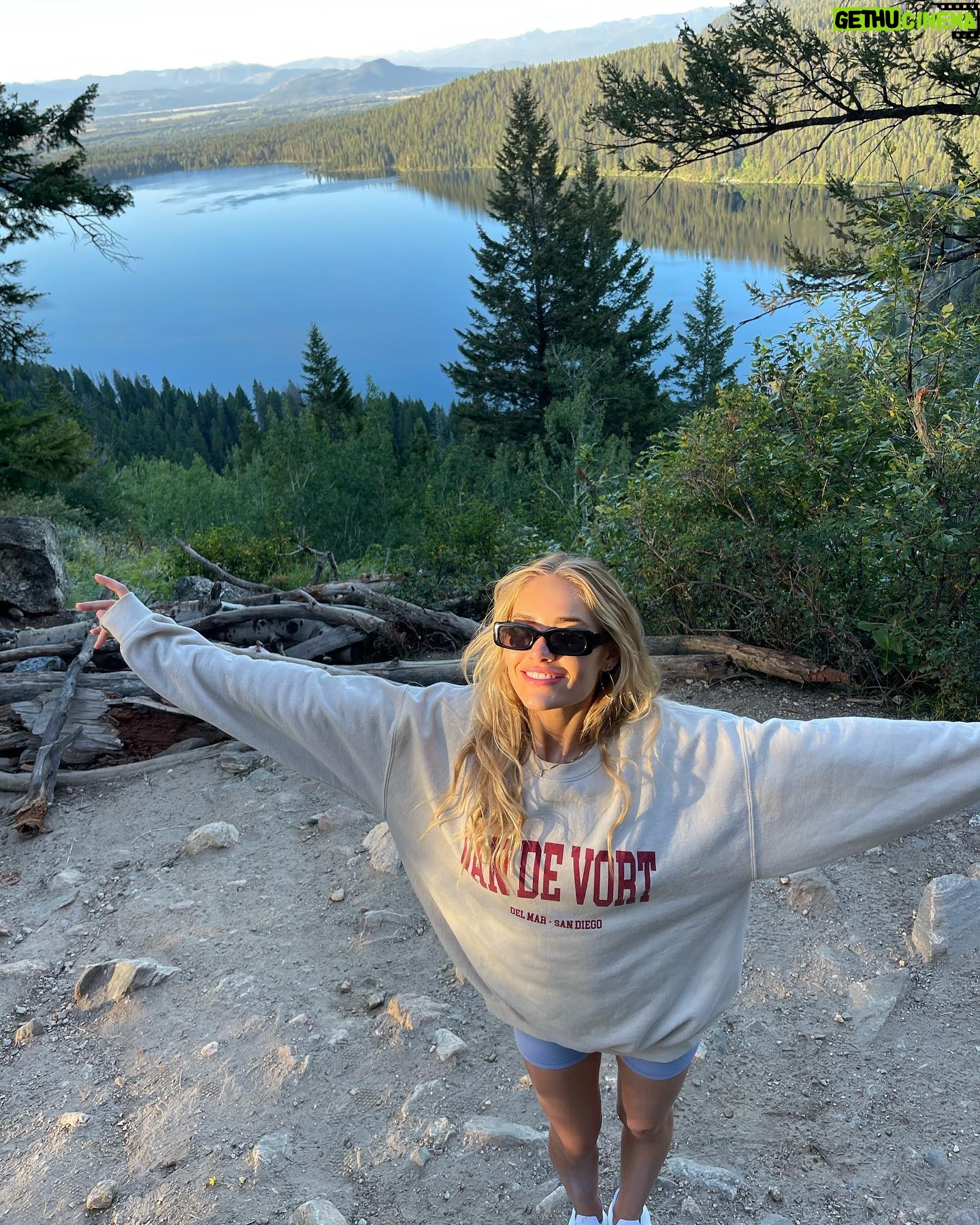 Michelle Randolph Instagram - So long, farewell! I just got lost in my camera roll HAPPY 2024❣️