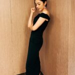 Michelle Wai Instagram – Cool 😎🖤

Dress: @maxandco @maxandco_asia
Accessories: @apmmonaco 
Hair: @singsing113 
Makeup: @make_up_by_mw