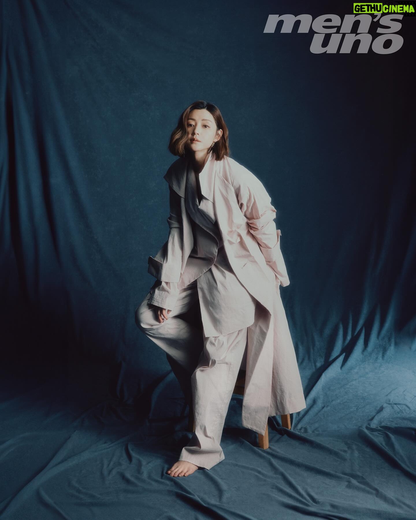Michelle Wai Instagram - ππ©Άππ©Ά @mensunohk #unogirlfriend Text/ Cherry Lo @cherrylwt Photography/ Matt Hui @m.a.t.t.h.u.i Styling/ Vera Cheng @__veracheng Hair Styling/ @wiltam_hair Makeup/ @make_up_by_mw Wardrobe/ @isseymiyakeofficial @Ports1961 @Mingma_official from @Lanecrawford #mensunohk #unogirlfriend #unopeople