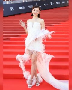 Michelle Wai Instagram - 好珍惜可以見到咁多愛電影嘅業界人士聚首一齊嘅一夜，好榮幸可以置身其中參加到金像獎，再次恭喜所有得獎者！👏🏻👏🏻👏🏻 #附上紅地氈的美照😝 #第42屆香港電影金像獎 #金像獎 #不日成婚2 Gown: @homologofficial Shoes: @louboutinworld Jewelry: @emperorjewellery #英皇珠寶 Styling: @rules.Co @kwongbobo Hair: @singsing113 Makeup: @make_up_by_mw @guerlain Camera: @canonhongkong Photo: @stefani_shum