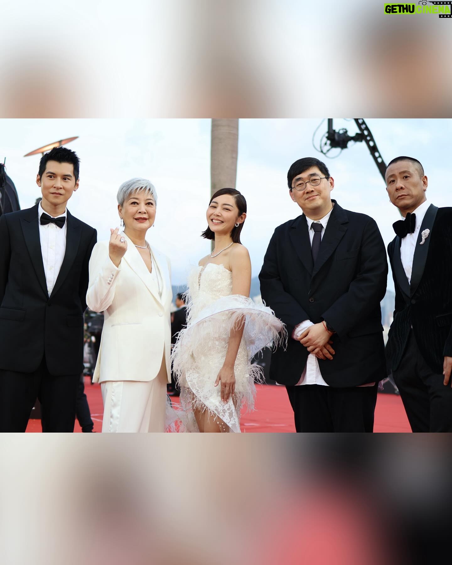 Michelle Wai - 9.9K Likes - 好珍惜可以見到咁多愛電影嘅業界人士聚首一齊嘅一夜,好榮幸可以置身其中參加到金像獎,再次恭喜所有得獎者!👏🏻👏🏻👏🏻
#附上紅地氈的美照😝
#第42屆香港電影金像獎
#金像獎
#不日成婚2
Gown: @homologofficial
Shoes: @louboutinworld
Jewelry: @emperorjewellery #英皇珠寶
Styling: @rules.Co @kwongbobo
Hair: @singsing113
Makeup: @make_up_by_mw @guerlain
Camera: @canonhongkong
Photo: @stefani_shum
