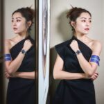 Michelle Wai Instagram - 好開心出席Ulysse Nardin雅典錶香港區唯一專門店，位於尖沙咀圓方的新店開幕。 新店裝修簡約中又帶當代美學風。我手上帶上Diver Starry Night潛水系列星夜腕錶，錶盤由兩層分別採用珍珠母貝和藍色砂金石製成的圓盤交疊而成。錶圈精心鑲嵌上40顆鑽石，而錶盤上都嵌了11顆鑽石時標，完美詮釋絢爛的銀河星光。另外再配搭藍色橡膠錶帶，岩哂鐘意低調奢華風嘅朋友。平日行簡單休閒又襯到，出席party宴會亦都適合。錶盤上6點鐘位仲置設日期顯示窗同可以防水300米，功能性強非常實用。 @UlysseNardinOfficial @orientalwatchcompany @elementshk #UlysseNardin #WeAreTheFreakNation #LadyDiver #orientalwatchcompany #東方表行 #owctakeyourtime