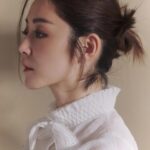 Michelle Wai Instagram - 感謝 明報周刊深入的訪問❤️🙇🏻‍♀️ @entertainment.mpw Text @timlaukalun Photographer @makyau2 Styling @katytsa Hair @wiltam_hair Makeup @make_up_by_mw Wardrobe @toryburch @shiatzychen @anteprimaofficial
