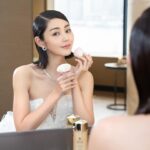 Michelle Wai Instagram - 由知道入圍到今日可以以最佳女主角候選人身份參加香港電影金像獎，每一分每一秒我都十分感恩和珍惜。演員路上遇到不同的人，都令我一點點地成長，造就今天自信閃耀的我❤️ 特別感謝 @Guerlain 今日幫我打扮得美美的，話你知 Guerlain 是皇室御用品牌，優雅高貴，好適合今日的頒獎禮。今日的妝容我選用了經典的#Meteorites 波波粉跟#AbeilleRoyale 殿級蜂皇雙效煥亮修護精華打靚肌膚個底，所以點化都咁靚🥰。15 年來的夢想時刻，今日我用最好的自己迎接了最珍貴的時刻。感謝沿途支持我的所有夥伴😘。 #Guerlain #Guerlainhk #GuerlainMakeup #GuerlainSkincare