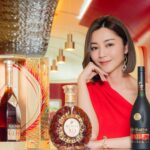 Michelle Wai Instagram - 今次有機會乘坐Rémy Martin人頭馬慶祝300周年「邑想列車」。 除咗品嚐佳釀外，仲挑選咗品牌300周年新春限量版送俾親朋好友做禮物，正所謂「人頭馬一開，好事自然來」啊🤩👍🏻 最鍾意美酒佳餚嘅我，今次真係可以盡飽口福同眼福啦🥰 @RemyMartin #RemyMartin #elementshk