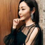 Michelle Wai Instagram - 掛住我把長頭髮嗎？😆 Jewelry: @emperorjewellery #英皇珠寶 #EmperorJewellery Gown: @victorchanstudio Makeup and Hair: MW Camera: @canonhongkong