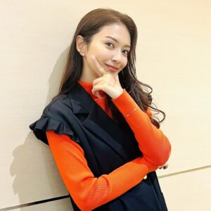 Michiko Tanaka Instagram - 昨日は和歌山、今日は富山でロケしてます〜😵‍💫✨
移動疲れ溜まってきた〜〜
目まぐるしいけど、和歌山も富山も空気が澄んでてリフレッシュされてる☺️✨
雨だし一気に寒くなったので、みなさん寒暖差にはお気をつけて🥺❤️

写真はこの間撮影したときのやつ✨
衣装もアクセも可愛かった💁‍♀️😍

ンー。今日はもう寝るよ🫠