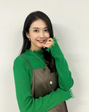 Michiko Tanaka Instagram - 本日2/28 23:00〜
NHK ゲームゲノム　に出演しております🥳
三浦大知さん岡崎体育さんと一緒に、シティーズスカイラインをプレイ👏🙇‍♀️🥳
このゲームかなりリアルで！！
街の用途地域の設定やら街の排水設備の管理や税金など細かいところまで操作するから、もうてんやわんや😳😱笑
どんどん税金上げちゃったりして😳みんな引っ越してったりして…
ぜひご覧くださいねー！😊

明日は大奥7話もあるよ！
京都での撮影もあと少し！！風邪も引かずに完走したい！😭👏
