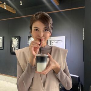 Michiko Tanaka Instagram - オリックスグループ公式「SMILE ON」にて、「アート×コーヒー」を巡り福岡で旅してきました✨🥰
福岡って本当にアート意識が高くて、どこを見ても素敵なアートが溢れてる！✨

今回はクロスライフ博多柳橋
@crosslife_jp_official を拠点に巡りました☺️福岡は、アートを飾るカフェがたくさんあってビックリ！☕️福岡が一気に大好きになったよ❤️✨
他の情報は公式アカウント
@orix_smile_on に載ってるのでぜひ観てみてね😘✨

#pr