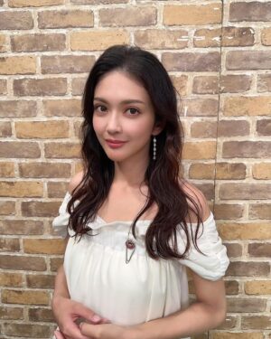 Michiko Tanaka Instagram - 今日のお仕事は、本当に幸せなことがあったの！！
生きててよかった！！
みんなに告知したくてうずうず…🤭😆❤️

明日は#プレバト
色鉛筆にて昇格なるかー🤔✨
めちゃくちゃ頑張ったよ😆✨❤️
ぜひご覧ください！

あと20:49〜は
#築き人 👏✨
古生物学者の芝原暁彦さんをお迎えしました☺️✨化石も見せていただきましたよ〜
普段関わることのない世界を教えてもらえました😊そちらもぜひご覧ください☺️👏
