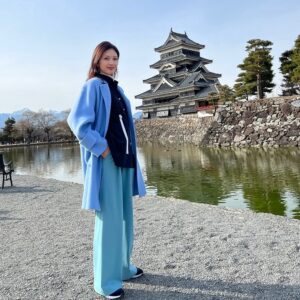 Michiko Tanaka Instagram - 明日の22:00〜は
テレ東 新美の巨人たち に出演してます🥳✨
今回は長野に行ってきましたよ〜🥰🙌

国宝松本城の美しさも堪能して、
街巡りもしてきました☺️👏伝統的な街並みが統一感あって歩いててワクワクする街だったよ！

お時間ご都合合えば、ぜひご覧ください〜😘😘