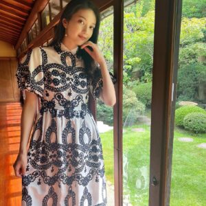 Michiko Tanaka Instagram - 明日はプレバト以外も放送あるよ🙆‍♀️

築き人 20:49〜
ザ・プロファイラー 21:00〜

出演してます💁‍♀️✨
築き人は春風亭昇太師匠をお招きしてますよ🤭❤️
お話上手でスタッフさん含めてみんな大好きな師匠の情熱を皆さんぜひ観てください🥰✨

プロファイラーは写真でも分かるかな？
レオナルド・ダ・ヴィンチの生涯を追ってます🙆‍♀️✨観る人によって印象が変わるレオナルド。面白いのでぜひご覧ください☺️✨
