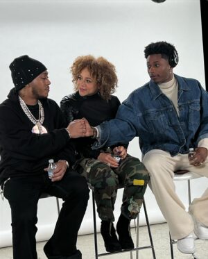Michole Briana White Instagram - My heart is bursting with love and giggles everytime I watch this interview clip. 🥰 🤭😜So much fun. Thanks again for having us @cocoabutter @davinchi @lilmeechbmf @bmfstarz @starz 
Mk up by @meccadickerson ♥️😍♥️ #love #family #bmf #cocobutter