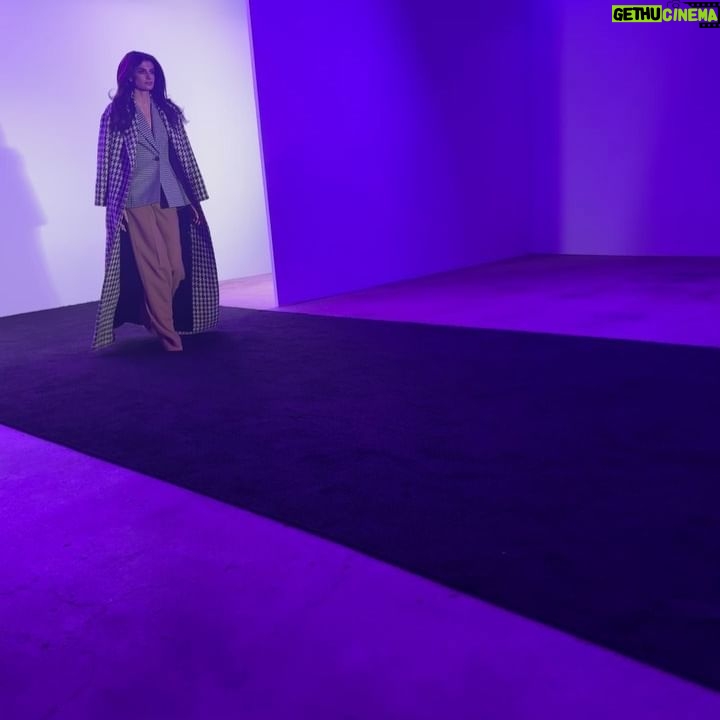 Mickey Guyton Instagram - The best night — here for NYFW 🖤 I LOVE @sergiohudson so much! So incredibly talented. He actually made my superbowl dress! 🔥