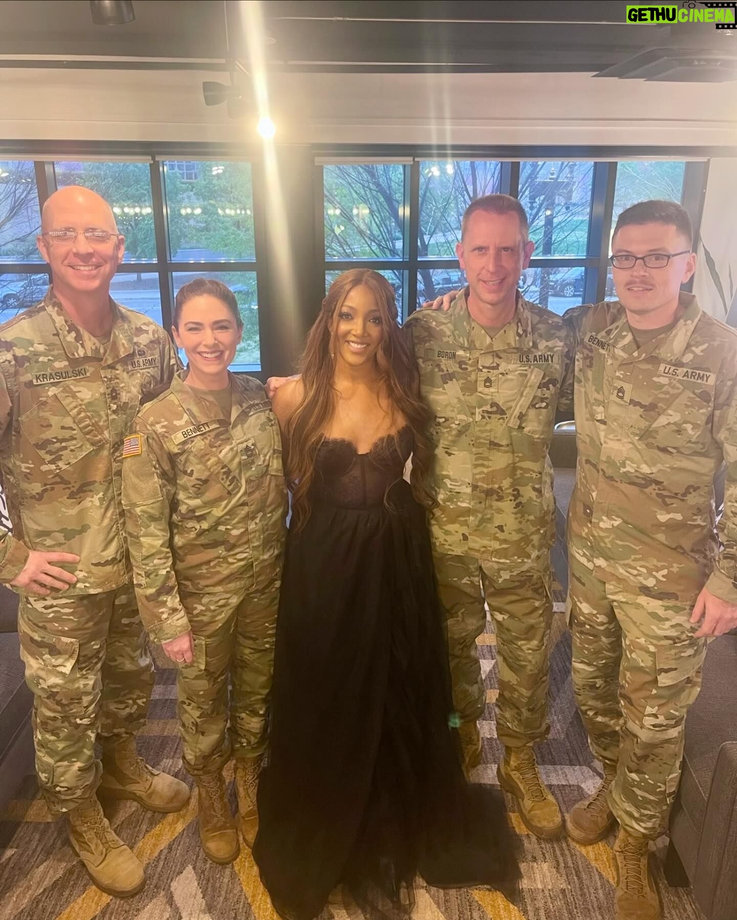 Mickey Guyton Instagram - So incredibly blessed to have been a part of such an amazing event with @theuso. It was a great reminder that so many have selflessly sacrificed their lives for me. Thank you. 🙏🏾