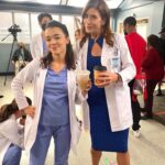 Midori Francis Instagram - I mean come on, a flipping legend. Repost @katewalsh ... Really letting the whole “world-renowned surgeon” thing get to my head 😂 Addy is back and better than ever TONIGHT at 9/8c!! Tune in soon to @abcnetwork 🩺💙 #GreysAnatomy #addisonmontgomery