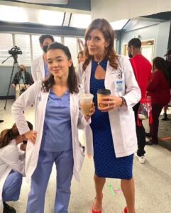Midori Francis Instagram - I mean come on, a flipping legend. Repost @katewalsh ... Really letting the whole “world-renowned surgeon” thing get to my head 😂 Addy is back and better than ever TONIGHT at 9/8c!! Tune in soon to @abcnetwork 🩺💙 #GreysAnatomy #addisonmontgomery