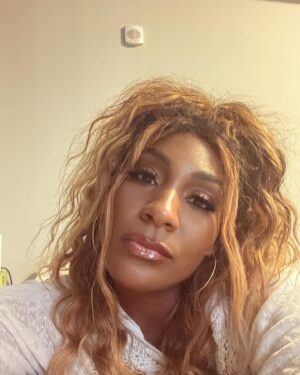 Mignon Von Instagram - Thank you @zoemariecosmetics this lipgloss is banging! It’s PERFECT after the lipstick fades & I need a touch up. 

@lashesbylashez these babies are lovely and imma really learn how to put em on myself one day😂! Thank you & keep making your momma proud. 

#supportblackowned #blackwomanownedbusiness 
#blackgirlmagic