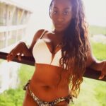 Mignon Von Instagram - Life note: when @kjsmithofficial says take a picture, take 👏🏾the👏🏾pic👏🏾ture👏🏾 #goddess #tings #vacyforever #sis #moodforever #brownskingirl #blmforever