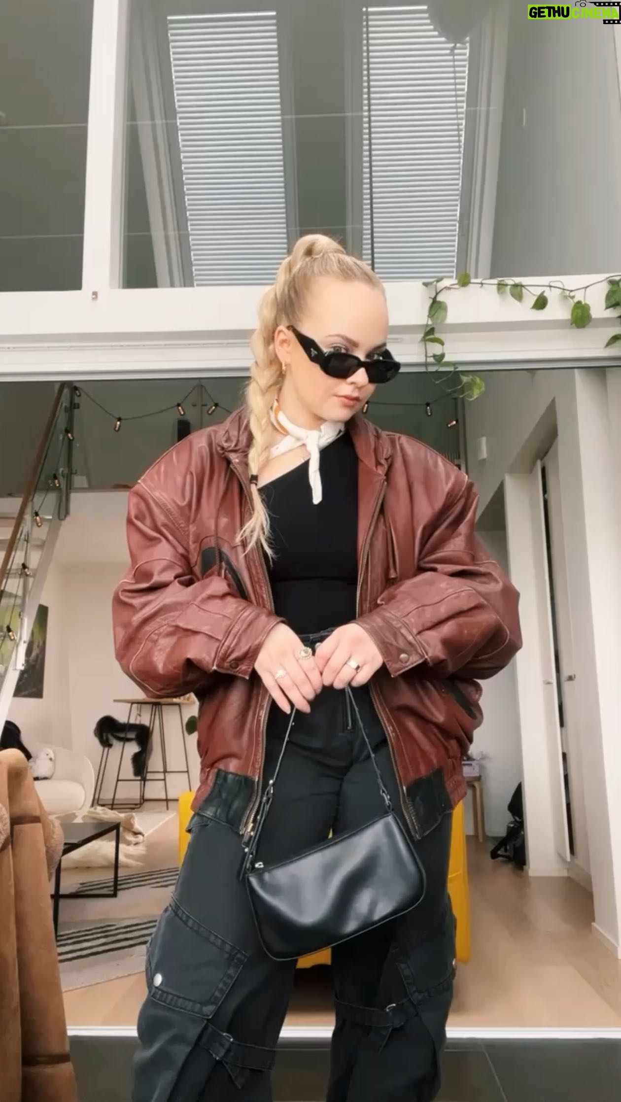 Miisa Rotola-Pukkila Instagram - Wait for it…😏🪕🎶 Tervetuloa tuupertaja-Mmiisaksen hellään huomaan🙂↕️