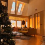Miisa Rotola-Pukkila Instagram - Tasan vuosi sitten tehtiin Grekoveille epätyypillinen spontaani päätös ja muutettiin tähän kotiin. Päivääkään ei olla kaduttu.🥹🧡✨💫