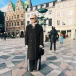 Miisa Rotola-Pukkila Instagram - Köpis-vinkkejä kas tässä! Tallenna postaus, jos joskus suuntaat Tanskan maalle! 🔸 HAY House: Kahdessa kerroksessa tanskalaisen design-talon sisustusherkkuja. 🔸 Studio Arhoj: Värikylpy käsintehdyn keramiikan keskellä. Täältä kannoin parit kahvikupit ja kannut kotiin.🙈 🔸 NENI Copenhagen: Meidän hotellin (25hours hotel) yhteydessä oleva ravintola, jossa ideana oli tilata jaettavia annoksia pöytään. 🔸 Second wardrobe: Käytiin useammissa second hand -kaupoissa, mutta tää oli mun ehdoton lemppari! Erittäin hyvin kuratoitu kiinnostava valikoima käytettyjä merkkituotteita. 🔸 Palmen Slik: Eeppinen karkkikauppa. 🔸 Henrik Vibskov Boutique: Upeasti sisustettu designer-vaatteiden myymälä. 🔸 BauBau: Vintage-aarteiden tyyssija! 🔸 Cafe Flottenheimer: Symppis ravintola, johon päädyttiin kaks eri kertaa halloum-saldelle ja ranskalaisille. Jos mulla ois ravintola, siellä ois tämmösiä annoksia.🥹 🔸 Lagkakehuset: Kaupungin parhaat kanelikierteet.