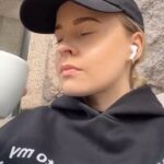 Miisa Rotola-Pukkila Instagram – murjotuspäivän comfort outfit💀✌🏼🦦🖤