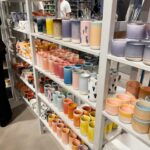 Miisa Rotola-Pukkila Instagram - Köpis-vinkkejä kas tässä! Tallenna postaus, jos joskus suuntaat Tanskan maalle! 🔸 HAY House: Kahdessa kerroksessa tanskalaisen design-talon sisustusherkkuja. 🔸 Studio Arhoj: Värikylpy käsintehdyn keramiikan keskellä. Täältä kannoin parit kahvikupit ja kannut kotiin.🙈 🔸 NENI Copenhagen: Meidän hotellin (25hours hotel) yhteydessä oleva ravintola, jossa ideana oli tilata jaettavia annoksia pöytään. 🔸 Second wardrobe: Käytiin useammissa second hand -kaupoissa, mutta tää oli mun ehdoton lemppari! Erittäin hyvin kuratoitu kiinnostava valikoima käytettyjä merkkituotteita. 🔸 Palmen Slik: Eeppinen karkkikauppa. 🔸 Henrik Vibskov Boutique: Upeasti sisustettu designer-vaatteiden myymälä. 🔸 BauBau: Vintage-aarteiden tyyssija! 🔸 Cafe Flottenheimer: Symppis ravintola, johon päädyttiin kaks eri kertaa halloum-saldelle ja ranskalaisille. Jos mulla ois ravintola, siellä ois tämmösiä annoksia.🥹 🔸 Lagkakehuset: Kaupungin parhaat kanelikierteet.