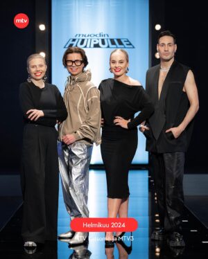 Miisa Rotola-Pukkila Instagram - MUODIN HUIPULLE uusi kausi starttaa ensi keväänä @mtvkatsomo @mtv3suomi !!!🔥🤎🪡👗

Maailman parasta jatkaa ohjelman juontajana ja tuomarina timanttisen tiimin kanssa @samisykko @sofiajarnefelt sekä uusi vakiotuomarimme @mertotsamo !😍

Helmikuussa nähdään jälleen, millaisia muotiluomuksia 10 superlahjakasta suunnittelijaa tuovat näytöslavalle tuomariston eteen!

#MuodinHuipulle 

muah & tyyli: @lauramelanieh 
kuva: @juuliaschan