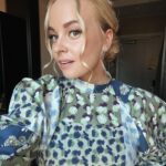 Miisa Rotola-Pukkila Instagram - Viikonloppuna juhlittiin rakkaiden ystävien häitä Oulussa.✨🤍 Päätin jo etukäteen, että aion ottaa tästä reissusta kaiken ilon irti ja niin tein. Oli parasta nauraa maha kippurassa lapsuudenystävien kanssa kaikelle mahdolliselle, muistella yläasteen hölmöilyjä ja pomppia täpöö tanssilattialla. Näiden tyyppien kanssa saa olla kyllä täysin oma itsensä.🫶🏼